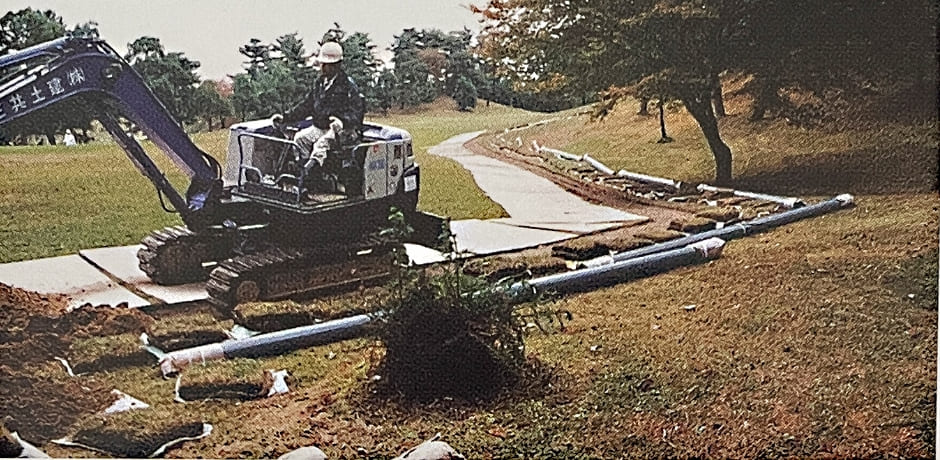 1月 散水設備工事着工(平成11年3月完成)