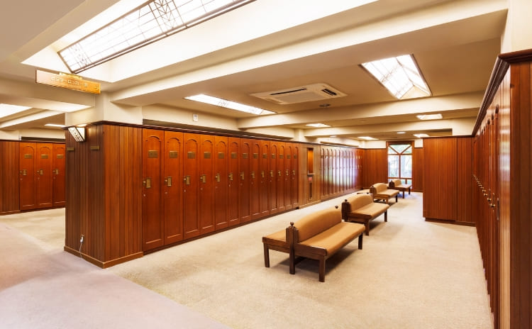 男性ロッカールーム